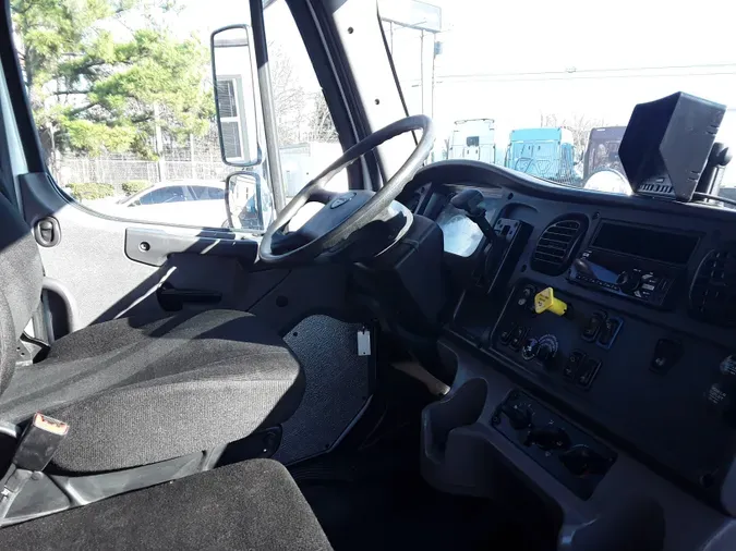 2018 FREIGHTLINER/MERCEDES M2 106