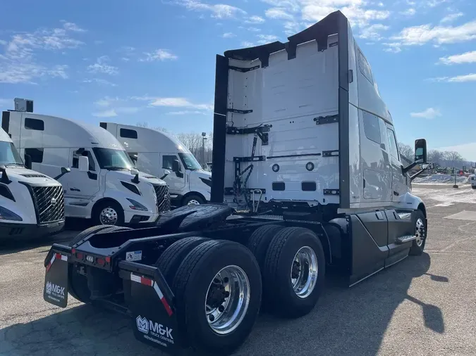 2026 VOLVO VNL64T660