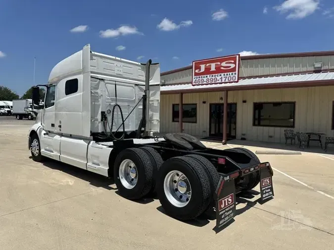 2021 VOLVO VNL64T740
