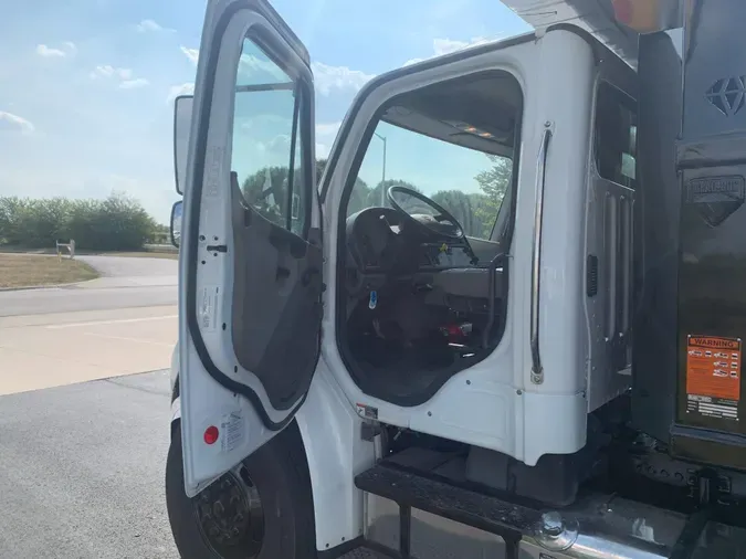 2019 Freightliner Business Class M2 106