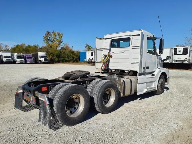 2017 VOLVO VNL64TRACTOR