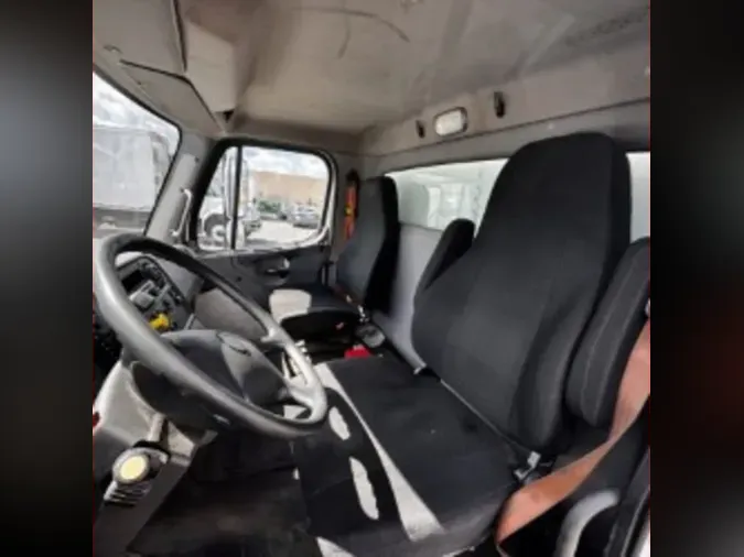 2018 FREIGHTLINER M2 106