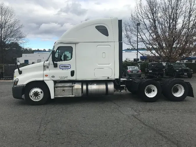 2019 Freightliner X12564ST