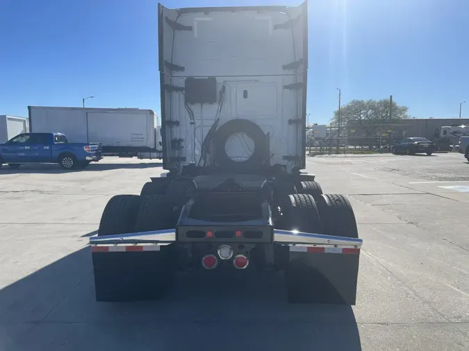 2021 Freightliner Cascadia 126