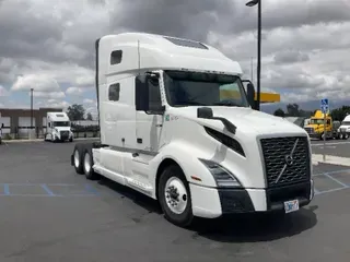 2019 VOLVO VNL64760
