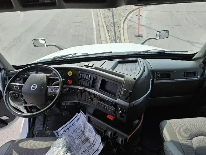 2024 VOLVO VNL64T760