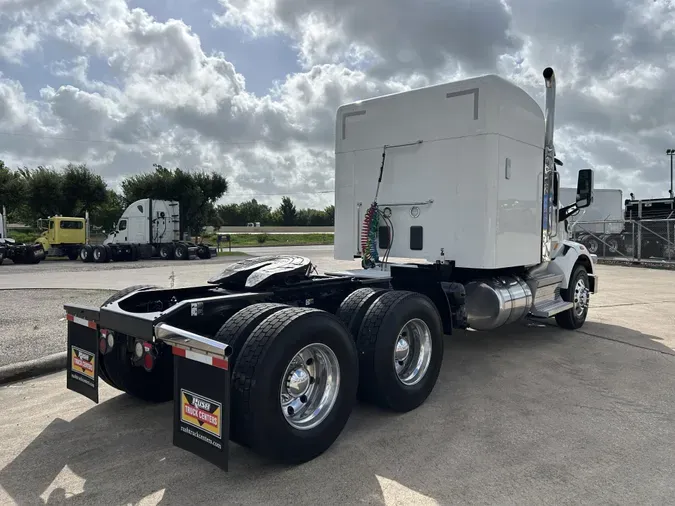 2021 Peterbilt 567