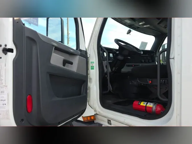 2020 Freightliner Cascadia 126
