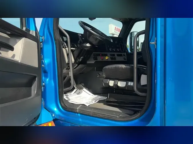 2019 FREIGHTLINER CA126