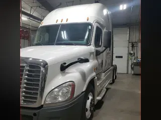 2016 Freightliner CASCADIA 125