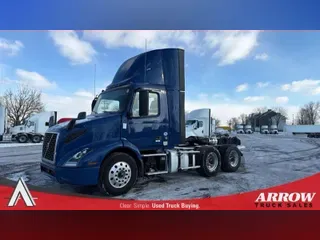 2021 VOLVO VNR300