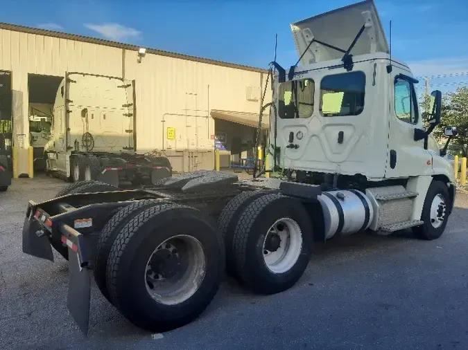 2018 Freightliner X12564ST