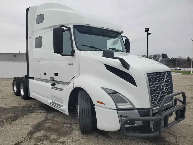 2020 VOLVO VNL64T760