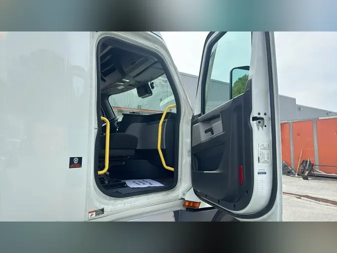 2022 Freightliner Cascadia 126