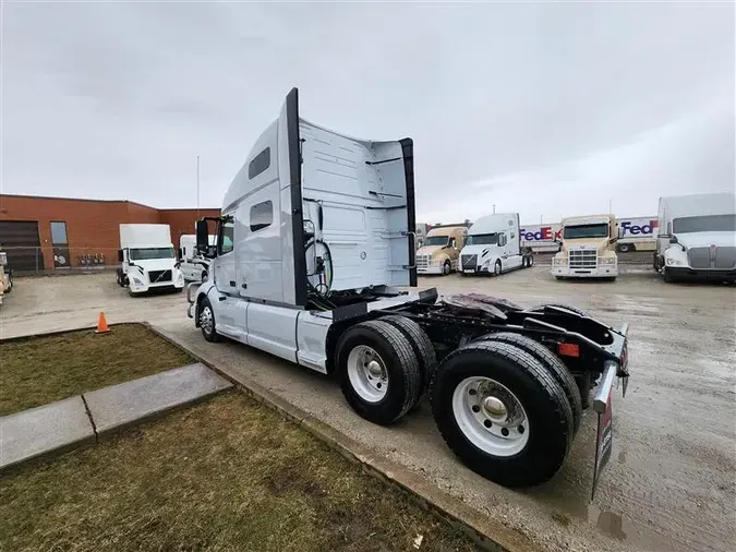 2022 VOLVO VNL760