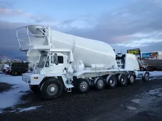 2004 Oshkosh S2146 Front Discharge Mixer Truck