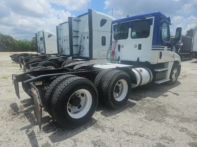 2016 FREIGHTLINER/MERCEDES CASCADIA 125