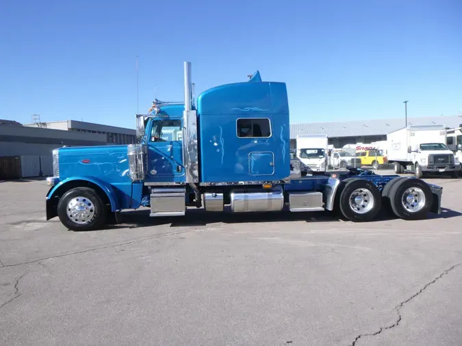 2021 Peterbilt 389