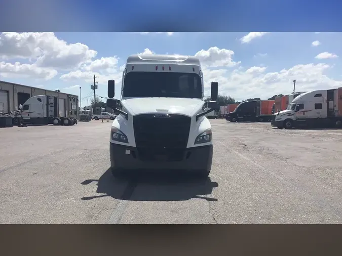 2021 Freightliner Cascadia 126
