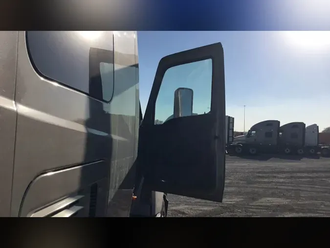 2022 International LT1a614fa5612a53a6e8a3b71db8bfc046