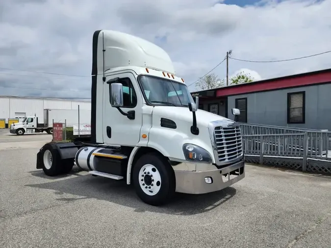 2017 FREIGHTLINER/MERCEDES CASCADIA 113