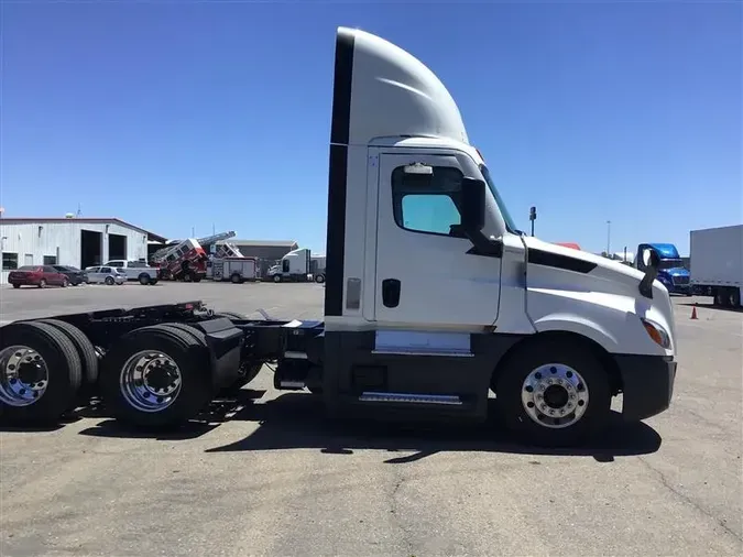 2022 FREIGHTLINER CA126