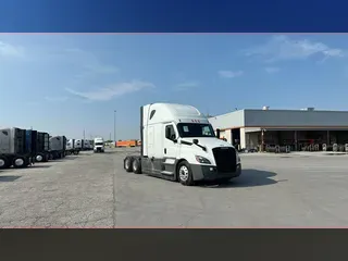 2021 Freightliner Cascadia 126