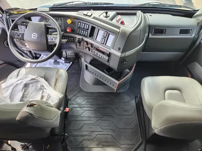 2019 VOLVO VNL64T760