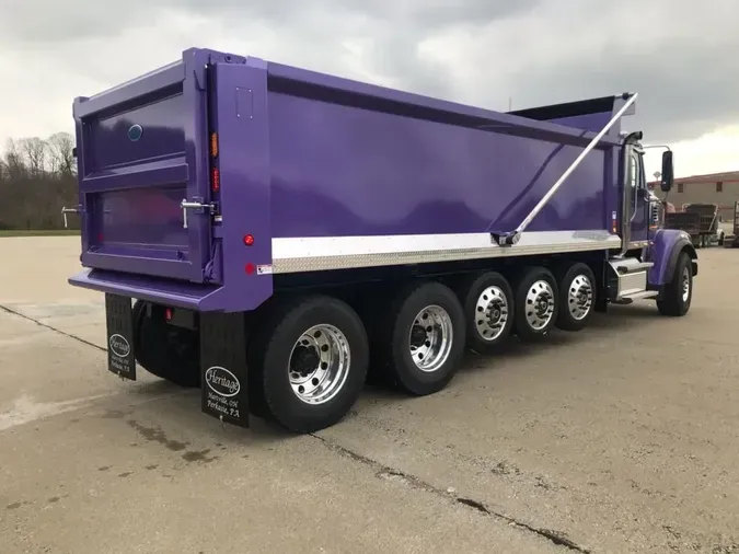 2022 Freightliner 122SD