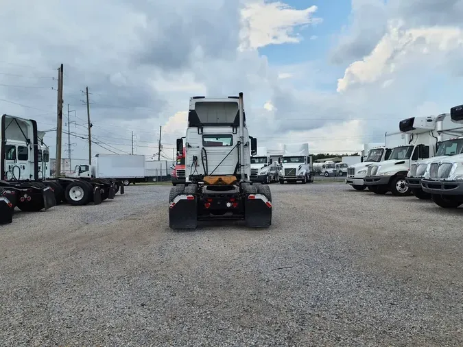 2019 VOLVO VNL64T-300