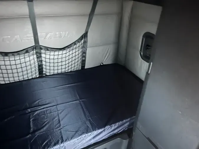 2022 Freightliner Cascadia