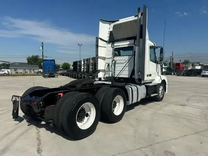 2017 Volvo VNL300
