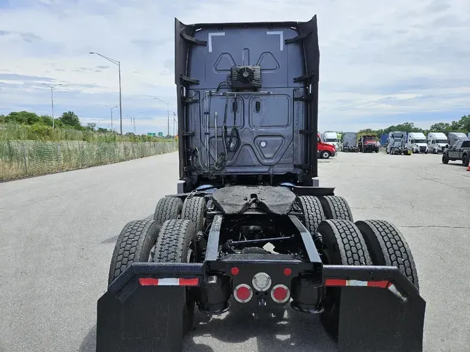 2022 FREIGHTLINER Cascadia 126
