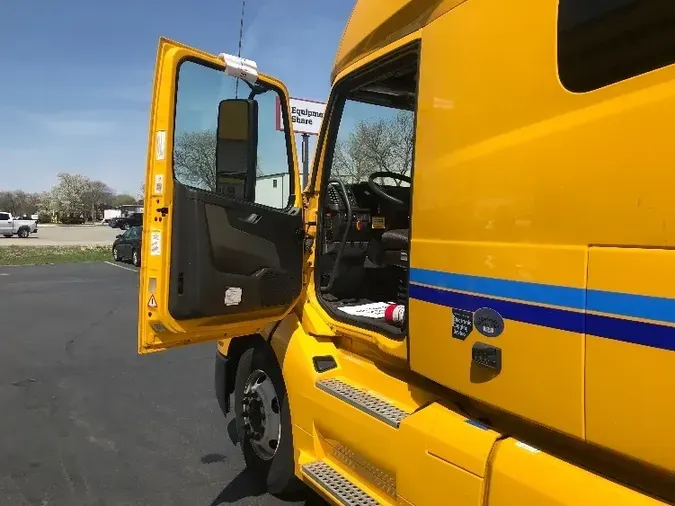 2019 Volvo VNL64760