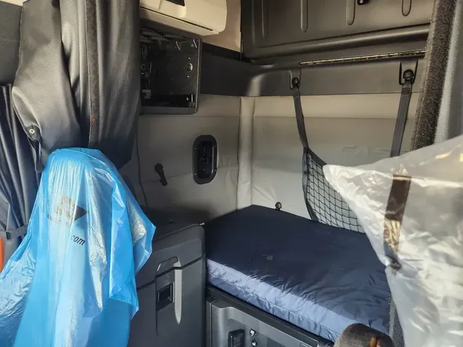 2021 FREIGHTLINER Cascadia 126