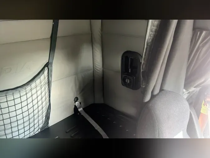 2020 Freightliner Cascadia 126