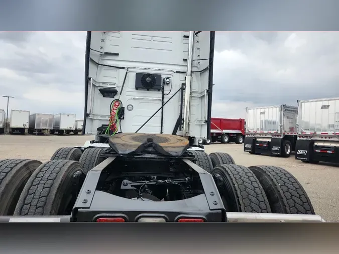 2022 VOLVO VNL64T760