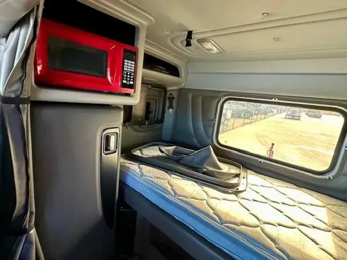 2021 Peterbilt 389
