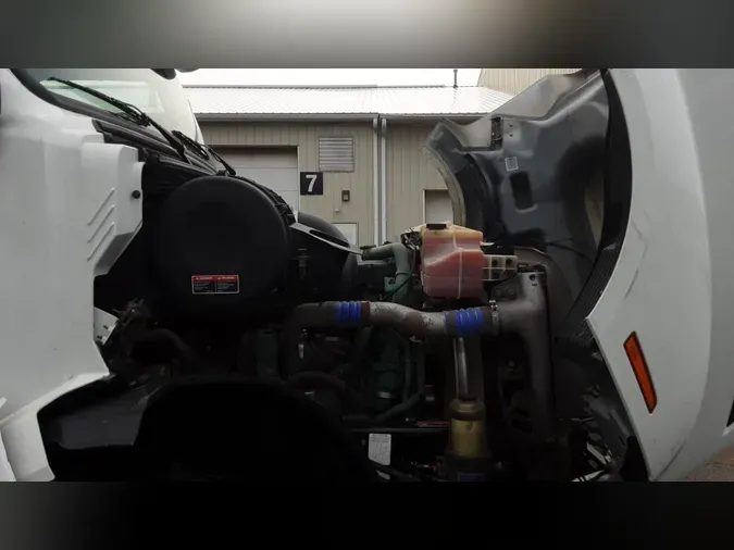 2019 Volvo VNL300