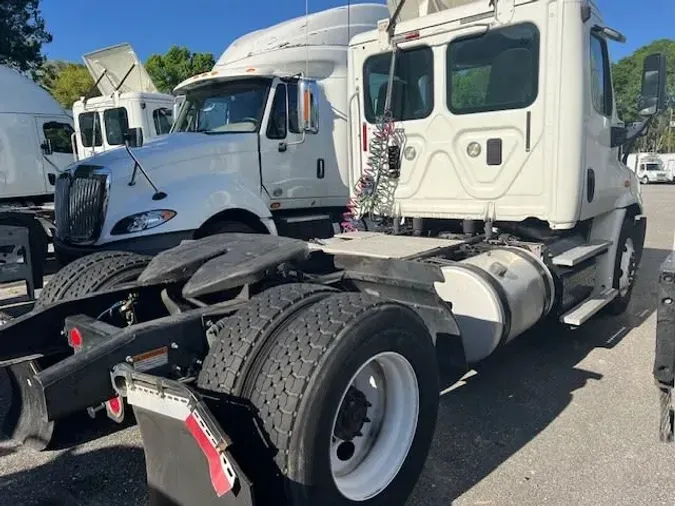 2015 FREIGHTLINER/MERCEDES CASCADIA 113