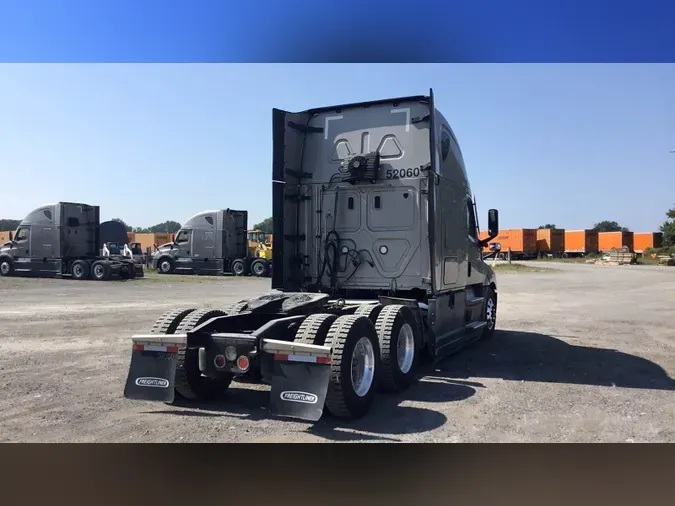 2022 Freightliner Cascadia 1261a8c5a0a3932d42ae35d8571682f1d67