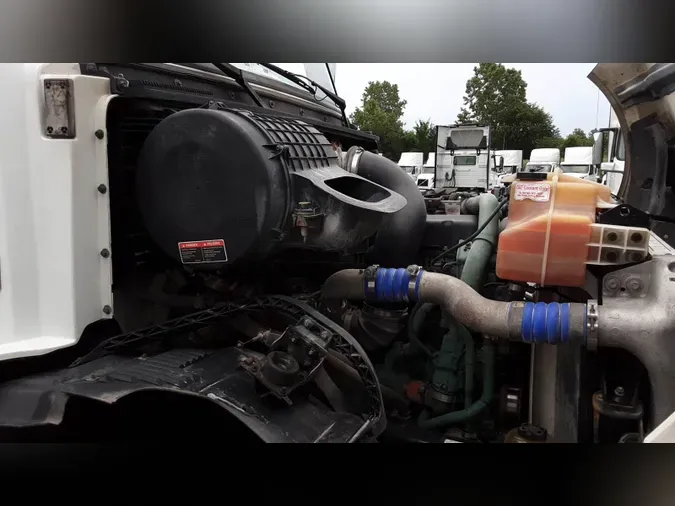 2018 Volvo VNL300