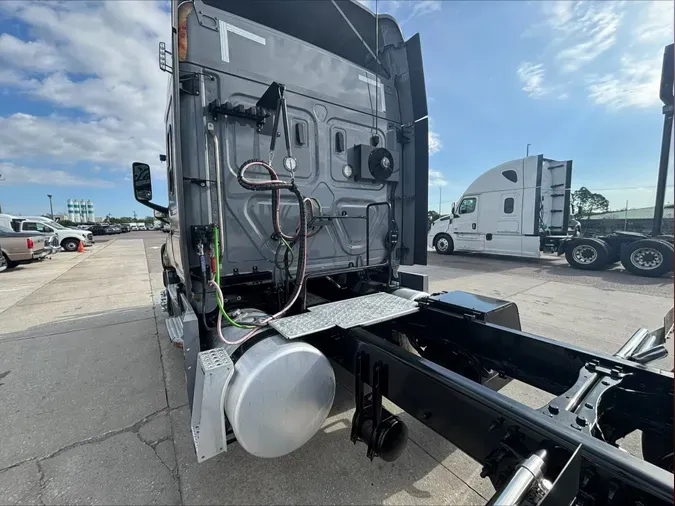 2023 Freightliner Cascadia 116