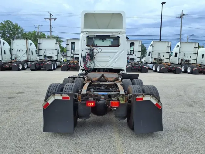 2019 NAVISTAR INTERNATIONAL LT625 DAYCAB T/A