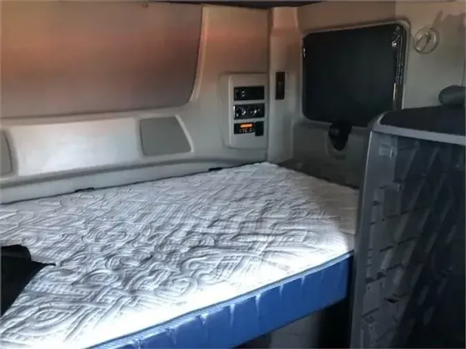 2018 INTERNATIONAL LT