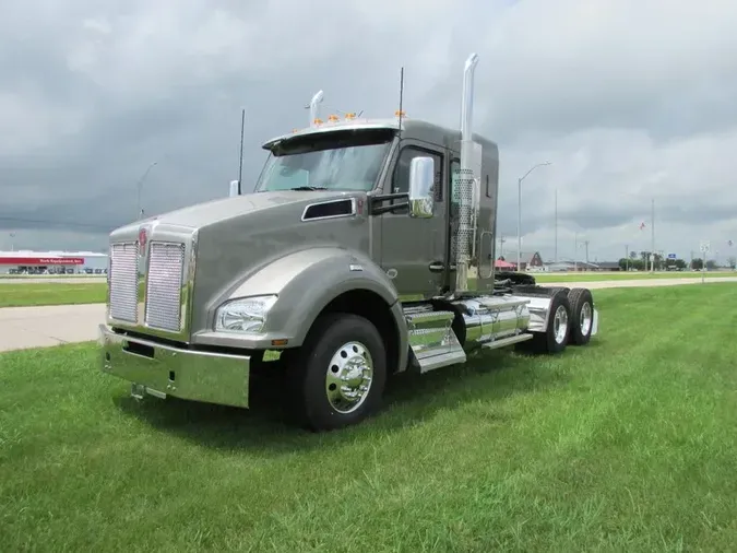 2026 Kenworth T880