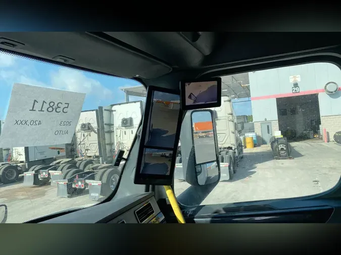 2023 Freightliner Cascadia 126