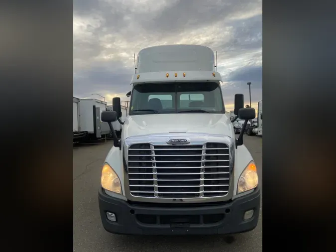 2019 FREIGHTLINER/MERCEDES CASCADIA 125