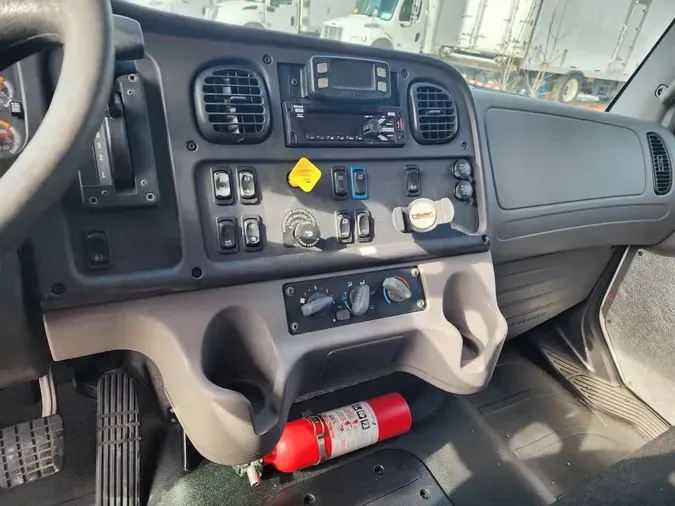 2018 FREIGHTLINER/MERCEDES M2 106