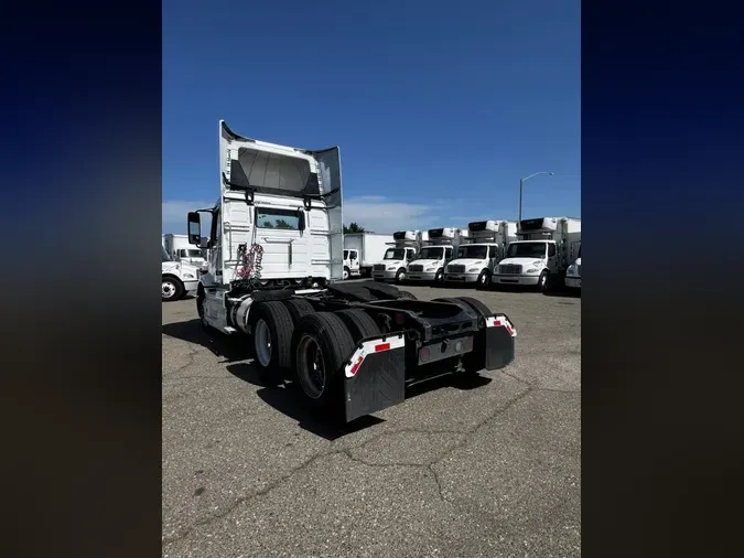 2018 VOLVO VNL64T-300